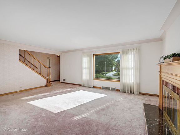3rd image of 916 S Waiola Ave
