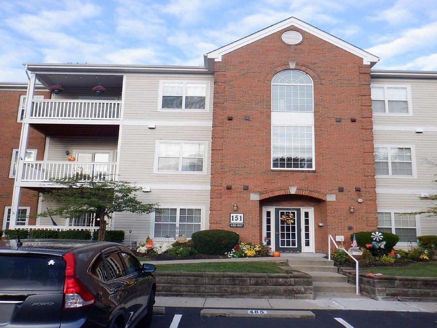 1st image of 493 Saddlebrook Ln
