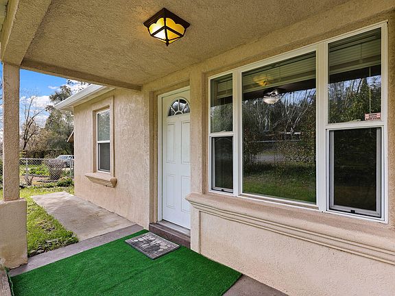 2nd image of 1821 Branstetter Ln