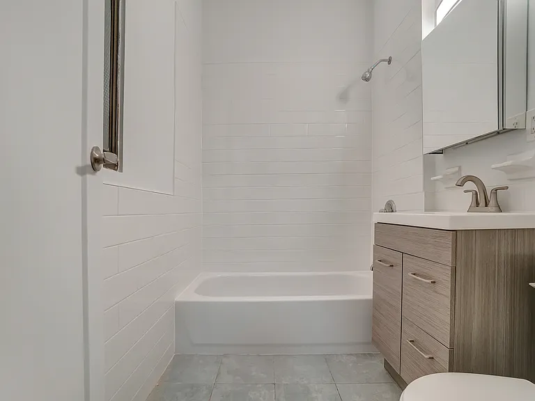 348 W 47th St #2A — Photo 8