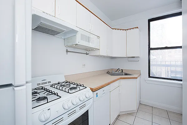 Rented by LEE & ASSOCIATES NYC RESIDENTIAL LLC | media 13