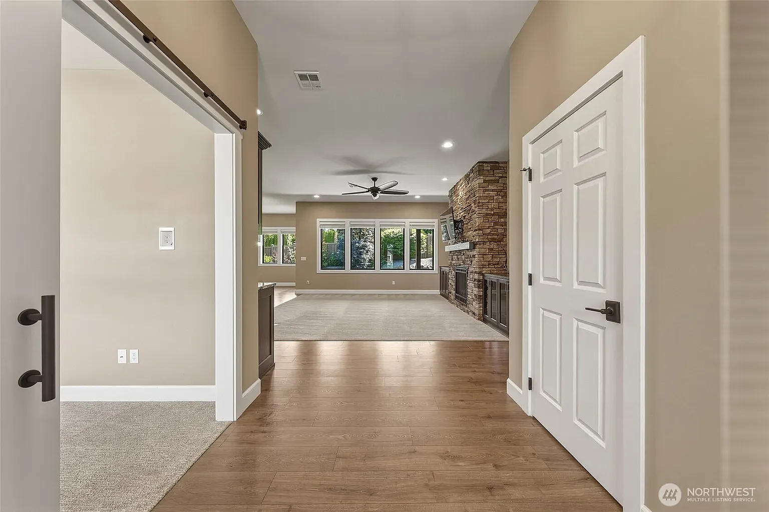 4 bed, 2348 sqft, $2,845 — Photo 2