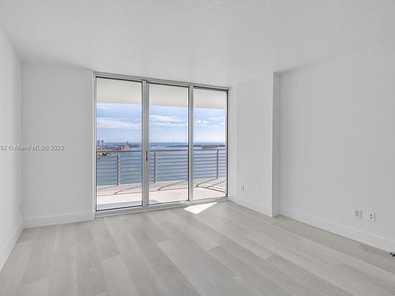 5th image of 335 Biscayne Blvd #4109