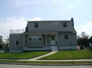 5 Stirling Ave, Freeport, NY 11520