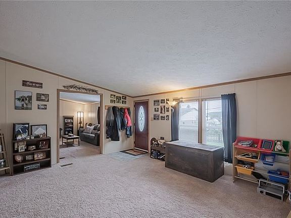 4th image of 68 Chestnut St
