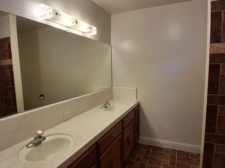 1493 W Fairmont — Photo 9