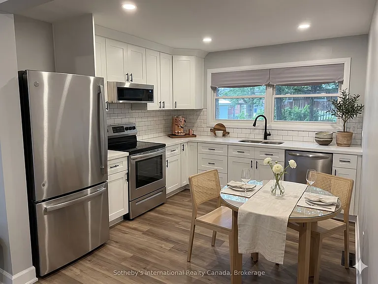 39 Silvercreek Pkwy N #MAIN LEVEL — Photo 5