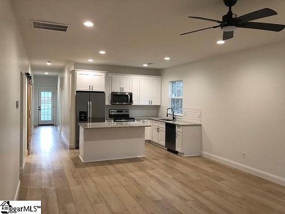 4th image of 437 Liberty St