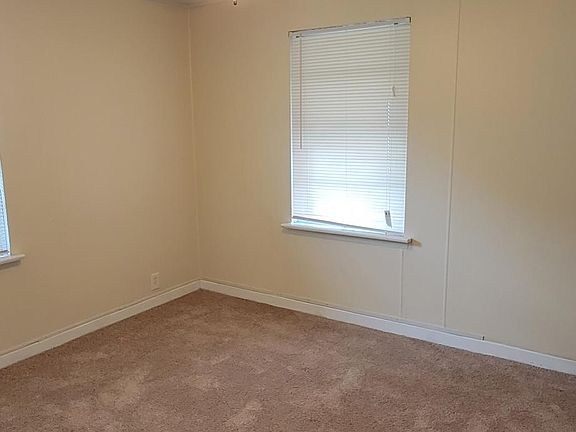 5th image of 4718 Oakridge Blvd