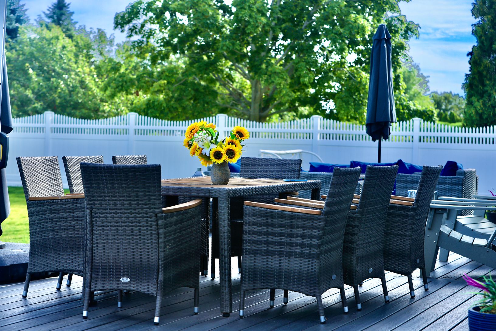outdoor dining table