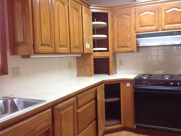 2nd image of 4 Kensington Dr