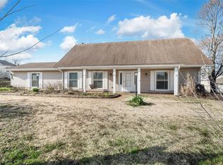 1056 Woodcrest Ln, Hazelwood, MO 63042