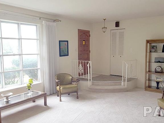 2nd image of 1636 W Gaylord Ave