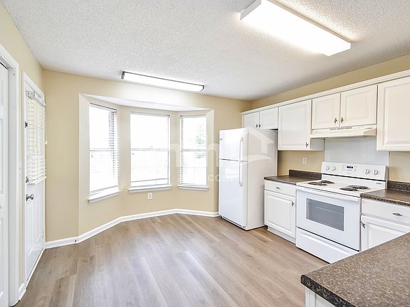 3rd image of 4851 Phipps Dr