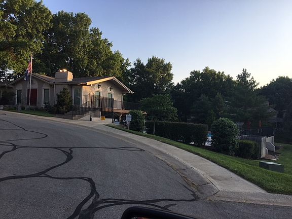 2nd image of 409 Woodbridge Ln