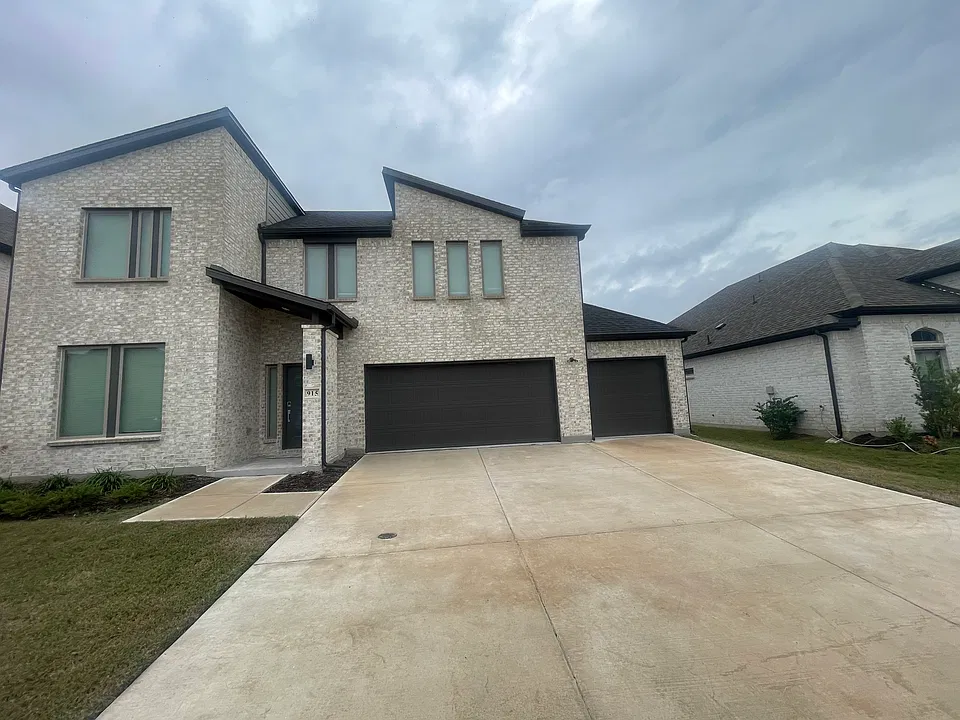 915 Ocean Breeze Way