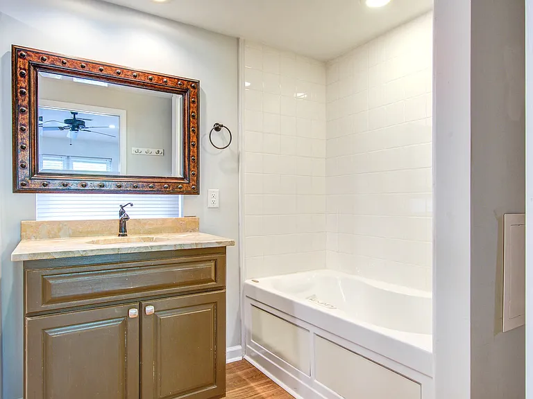 Primary Suite jacuzzi jetted tub