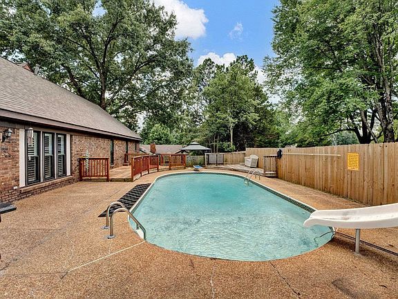5th image of 2323 E Lake Oaks Dr