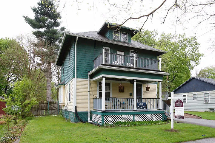 527 Edwin Ave photo 1