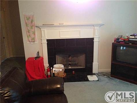 3rd image of 914 Hawksridge Dr