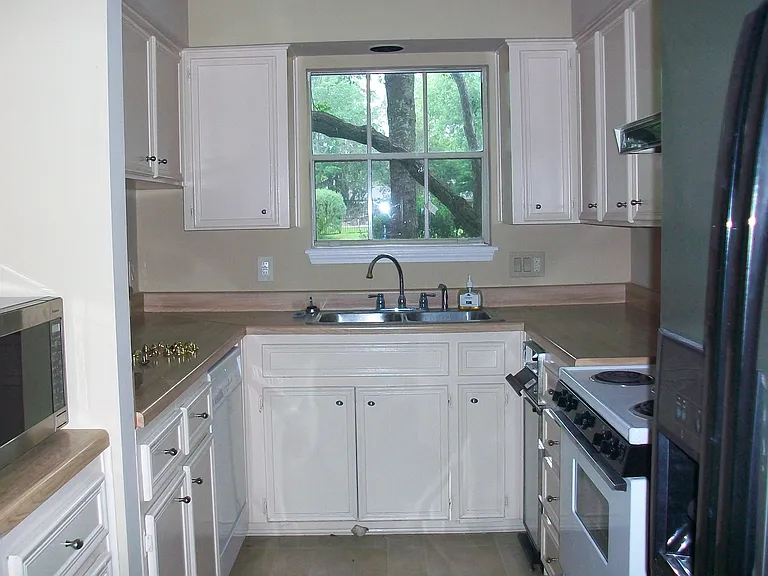 203 Ridgewood — Photo 2