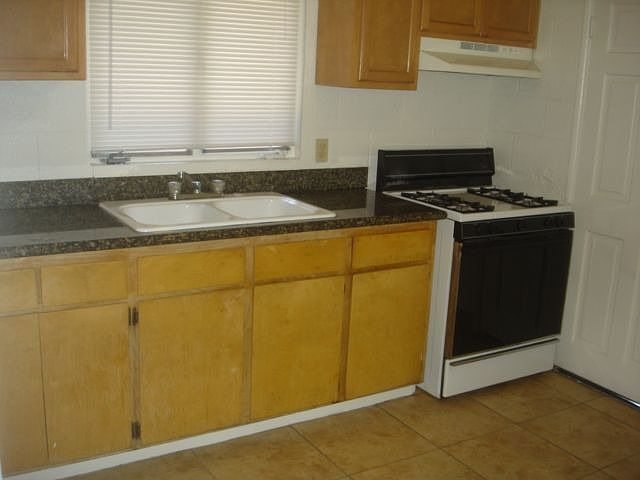 2nd image of 1355 Laurel Ave