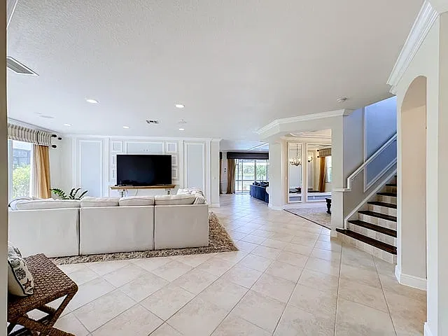 3 bed, 3539 sqft, $4,700 — Photo 4