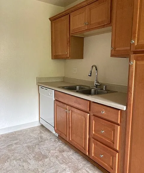 Adobe Falls Village Apartments — Photo 23