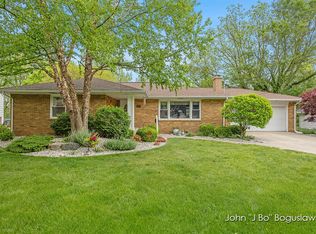 1613 Bridge St NW, Grand Rapids, MI 49504