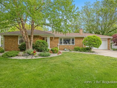 1613 Bridge St NW, Grand Rapids, MI, 49504