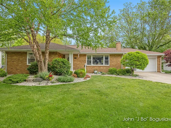 1613 Bridge St NW, Grand Rapids, MI 49504