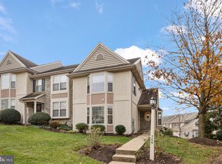 706 Royal View Dr, Lancaster, PA 17601