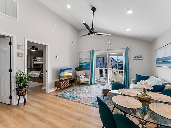 5th image of 347 E 21st Ave #201