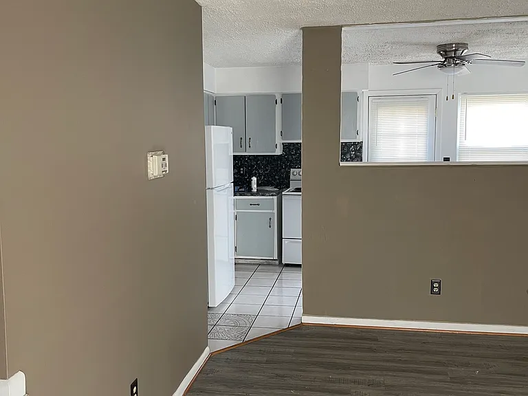 1746 Pine Tree St S #H — Photo 11
