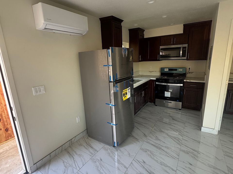 1st image of 1193 N Ardmore Ave #11