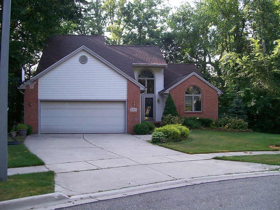 1st image of 940 Wiltshire Ct