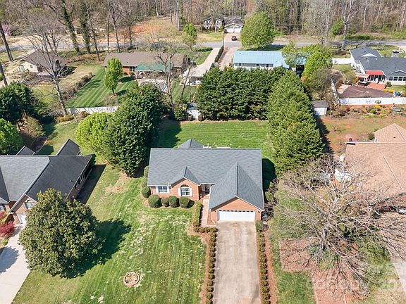 2nd image of 1077 Merrywood Dr
