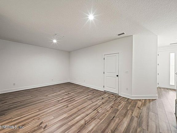 3rd image of 11110 DIFFUSION Court