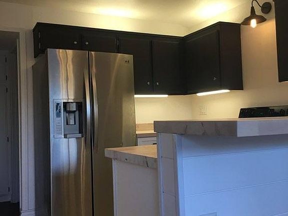 KITCHEN, AMPLE MAIN & AMBIENT LIGHTING