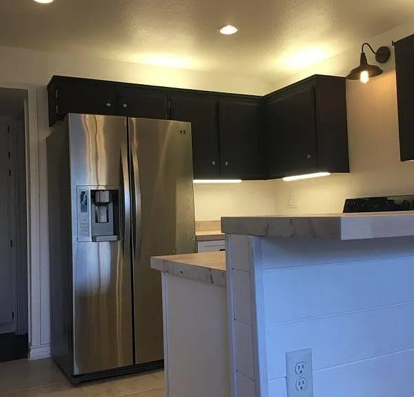 KITCHEN, AMPLE MAIN & AMBIENT LIGHTING