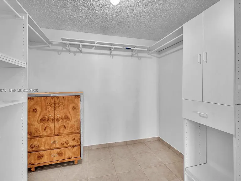 1000 Parkview Dr #229 — Photo 19