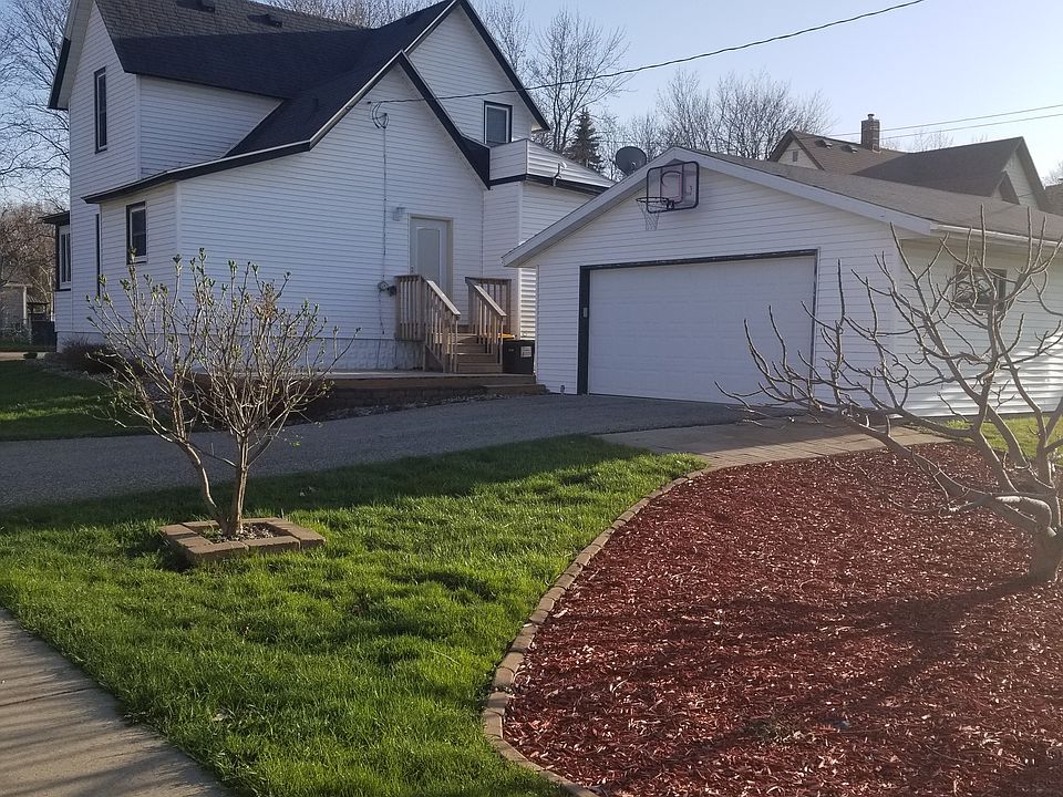 1st image of 300 Irvin St