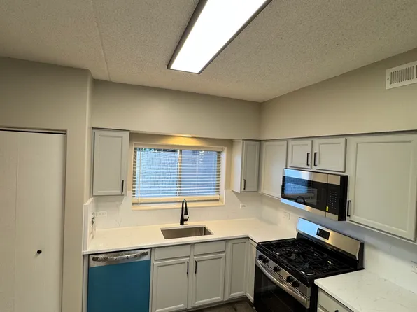 5045 N Northwest Hwy #201, Chicago, IL 60630