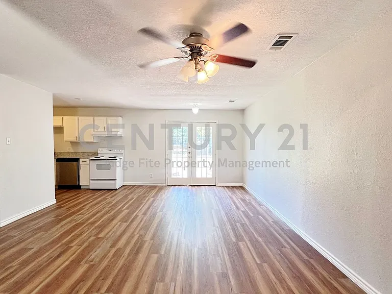 2310 Healey Dr — Photo 2