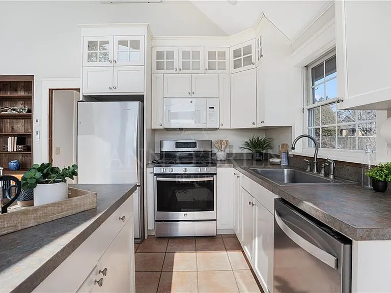 143 Summit Ave — Photo 7