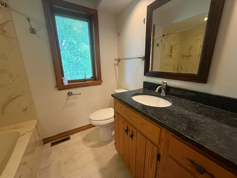 3202 Chatham Dr — Photo 8