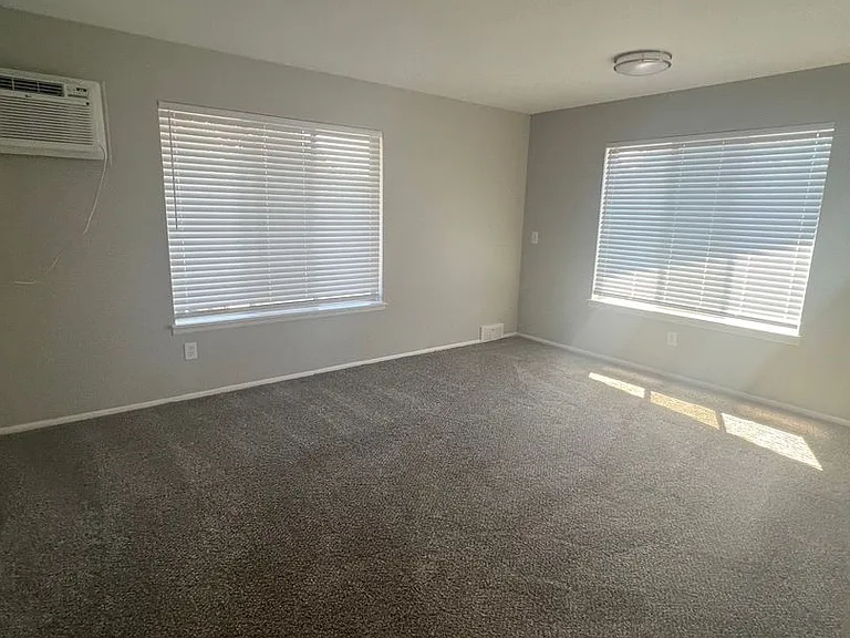 550 Rosewood St — Photo 5