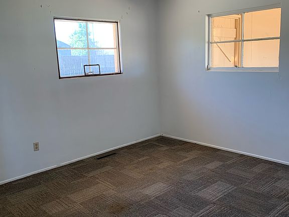 5th image of 1834 Daffodil Ave