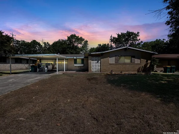 317 E Lindbergh Blvd, Universal City, TX 78148