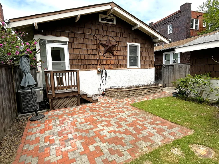 917 Gates Ave — Photo 28